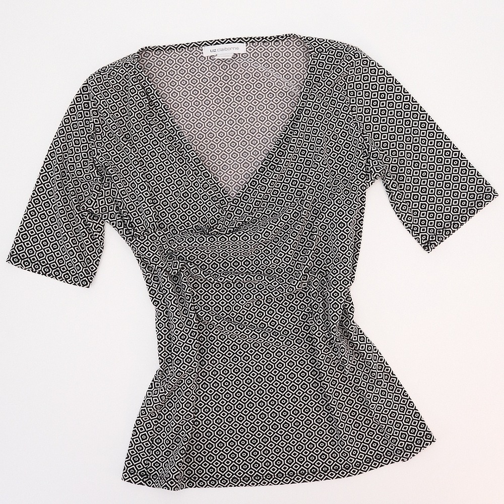 Liz Claiborne Black & Ivory Top Geometric Print V-Neck Empire Waist